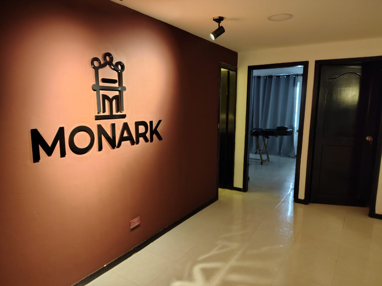 Monark Barber